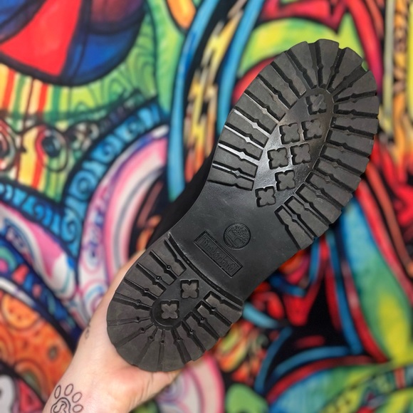 Black and white Timberlands, size 6 in kids/7.5 in women’s - Picture 4 of 4